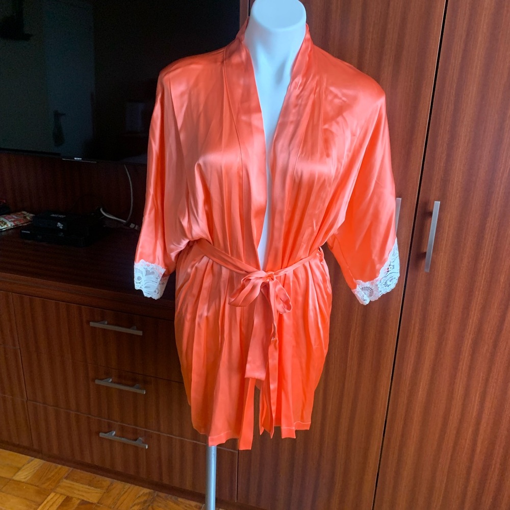 100 % Silk  Robe.Beautiful bright color. Made in USA sM. Bought in Nordstrom